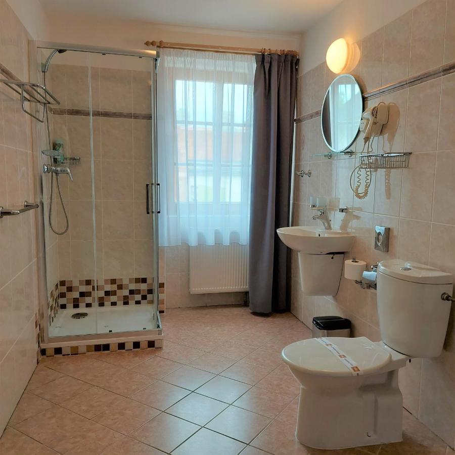 Hotel Vltava ฟริมบูร์ก ภายนอก รูปภาพ
