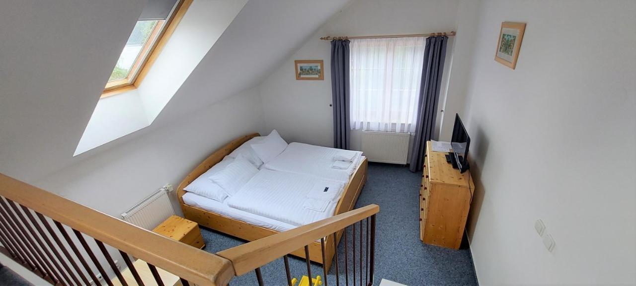 Hotel Vltava ฟริมบูร์ก ภายนอก รูปภาพ